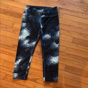 ATHLETA Blue Floral Capri Athletic Leggings S